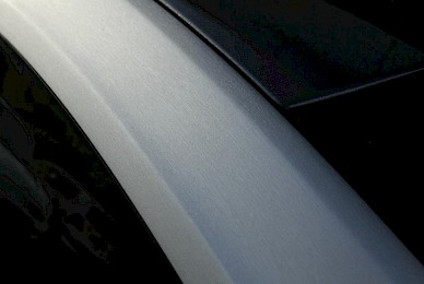 Teilbeklebung Aston Martin Db11 Dachholm In Silber Geburstet 