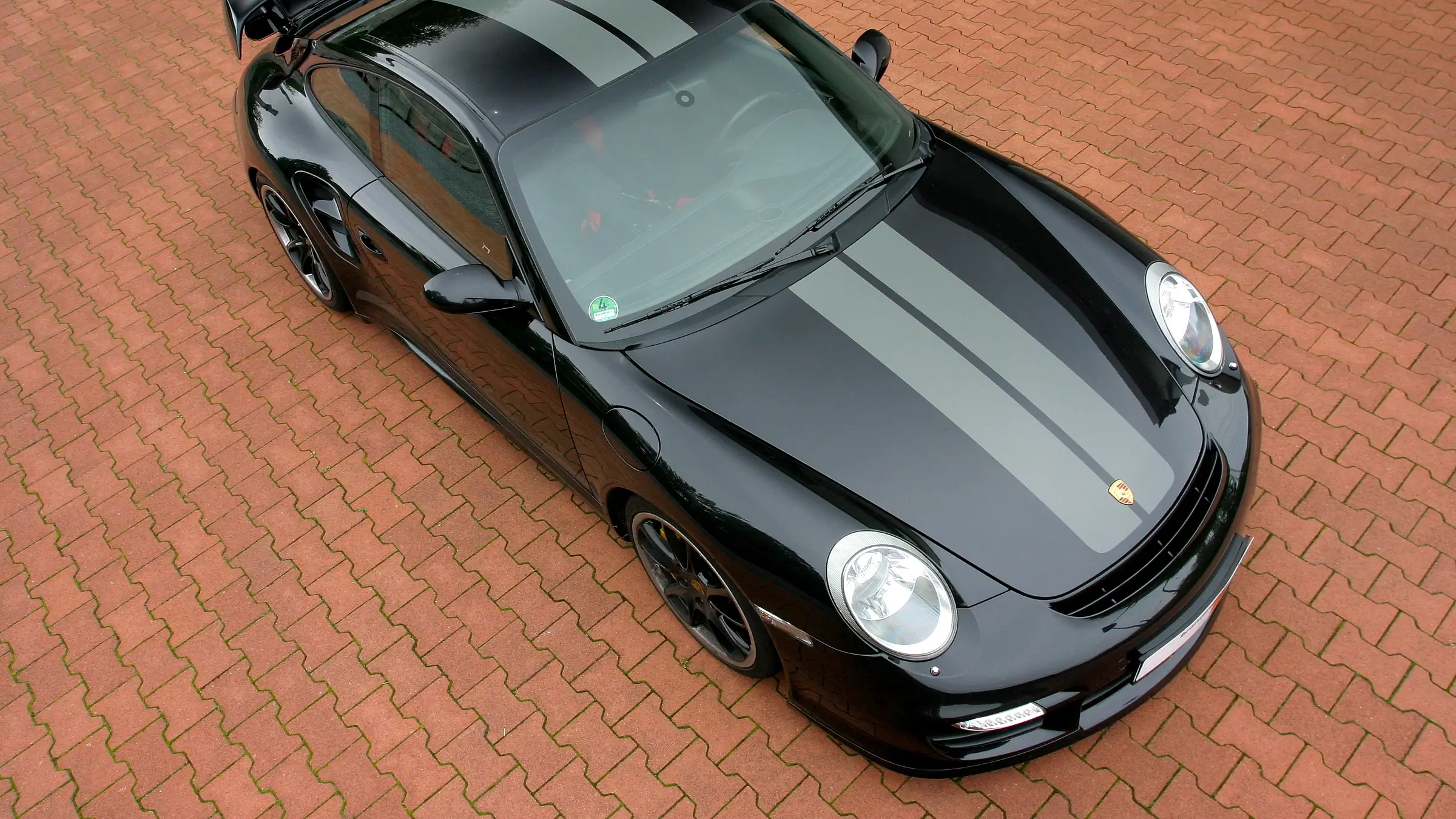 Porsche 911 GT2 mit Sport-Classic-Streifen nach der Dekorbeklebung