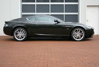 Vollverklebung Aston Martin Db9 Von Weiss In Schwarz Metallic 