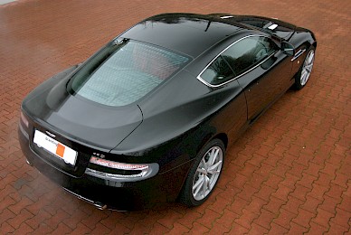 Vollverklebung Aston Martin Db9 Von Weiss In Schwarz Metallic  (Bild 3/15)