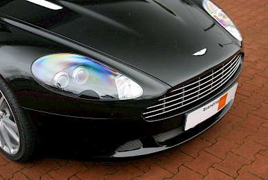 Vollverklebung Aston Martin Db9 Von Weiss In Schwarz Metallic  (Bild 4/15)