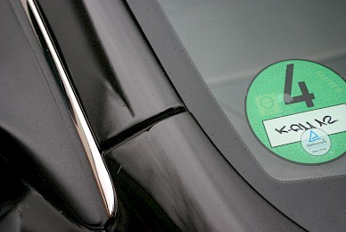 Vollverklebung Aston Martin Db9 Von Weiss In Schwarz Metallic  (Bild 7/15)