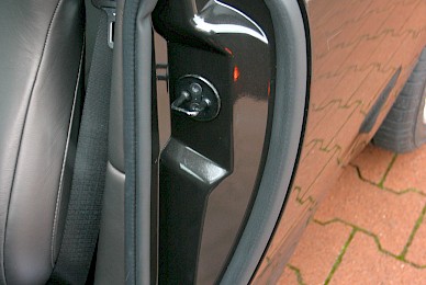 Vollverklebung Aston Martin Db9 Von Weiss In Schwarz Metallic  (Bild 12/15)