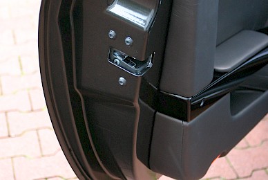 Vollverklebung Aston Martin Db9 Von Weiss In Schwarz Metallic  (Bild 13/15)