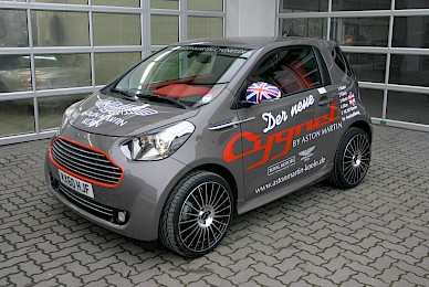 Beschriftung Erster Aston Martin Cygnet In Deutschland 