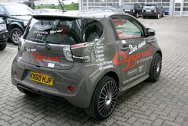 Beschriftung Erster Aston Martin Cygnet In Deutschland  (Bild 4/5)
