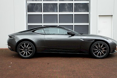 Teilbeklebung Aston Martin Db11 Dach Und Dachholm In Schwarz Glanzend 