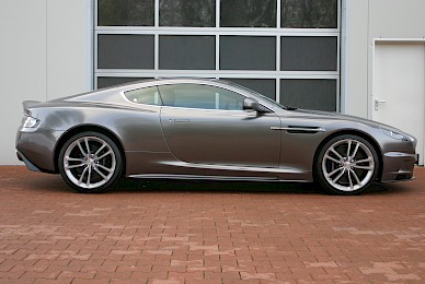 Vollverklebung Aston Martin Dbs Von Rot In Anthrazit Metallic 