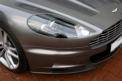 Vollverklebung Aston Martin Dbs Von Rot In Anthrazit Metallic  (Bild 2/13)