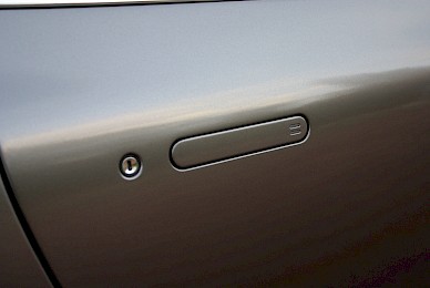 Vollverklebung Aston Martin Dbs Von Rot In Anthrazit Metallic  (Bild 6/13)