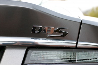 Vollverklebung Aston Martin Dbs Von Rot In Anthrazit Metallic  (Bild 8/13)