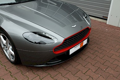 Teilbeklebung Aston Martin V8 Vantage Grillrahmen  (Bild 2/5)