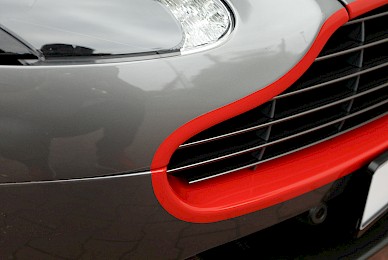 Teilbeklebung Aston Martin V8 Vantage Grillrahmen  (Bild 4/5)