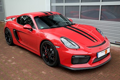 Dekorbeklebung Porsche Cayman Gt4 Mit Ferrari Scuderia Streifen Und Turdekoren  (Bild 2/10)