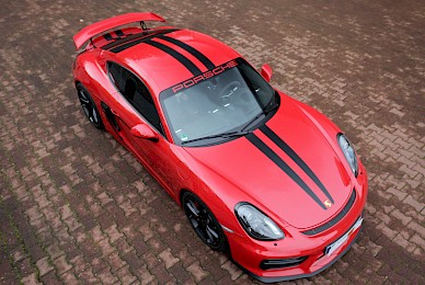Dekorbeklebung Porsche Cayman Gt4 Mit Ferrari Scuderia Streifen Und Turdekoren  (Bild 7/10)