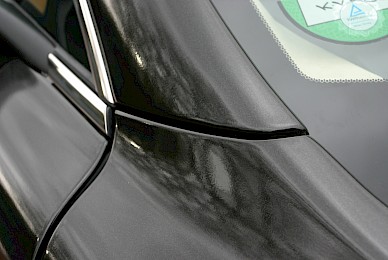 Vollverklebung Aston Martin V8 Vantage S Von Rot In Schwarz Metallic  (Bild 4/13)