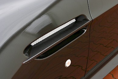 Vollverklebung Aston Martin V8 Vantage S Von Rot In Schwarz Metallic  (Bild 5/13)