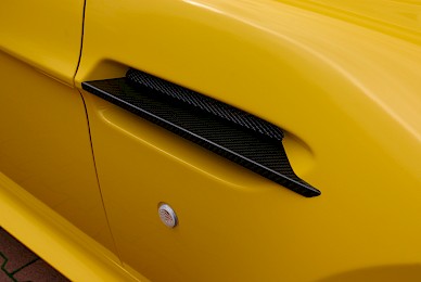 Vollverklebung Aston Martin V12 Vantage Volante Von Schwarz Metallic Insonnenblumengelb  (Bild 5/13)