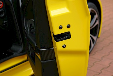 Vollverklebung Aston Martin V12 Vantage Volante Von Schwarz Metallic Insonnenblumengelb  (Bild 10/13)