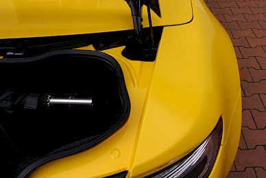 Vollverklebung Aston Martin V12 Vantage Volante Von Schwarz Metallic Insonnenblumengelb  (Bild 12/13)