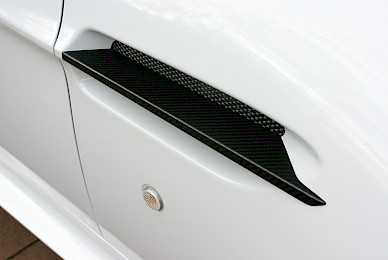 Vollverklebung Aston Martin V12 Vantage Von Schwarz Metallic Inweiss  (Bild 4/7)