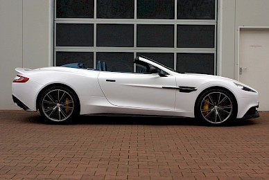 Vollverklebung Aston Martin Vanquish Volante Von Blau Metallic Inweiss 