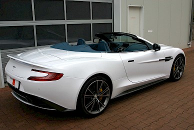 Vollverklebung Aston Martin Vanquish Volante Von Blau Metallic Inweiss  (Bild 9/15)