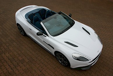 Vollverklebung Aston Martin Vanquish Volante Von Blau Metallic Inweiss  (Bild 11/15)