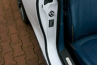 Vollverklebung Aston Martin Vanquish Volante Von Blau Metallic Inweiss  (Bild 14/15)