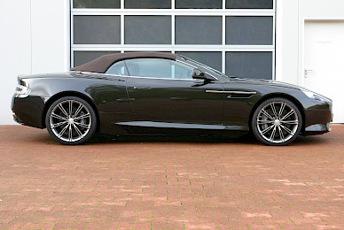 Vollverklebung Aston Martin Virage Volante Von Silber Metallic Inschwarz Metallic 