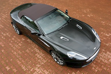 Vollverklebung Aston Martin Virage Volante Von Silber Metallic Inschwarz Metallic  (Bild 2/17)