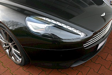 Vollverklebung Aston Martin Virage Volante Von Silber Metallic Inschwarz Metallic  (Bild 3/17)