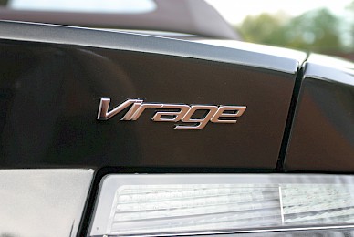 Vollverklebung Aston Martin Virage Volante Von Silber Metallic Inschwarz Metallic  (Bild 7/17)