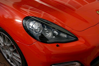 Vollverklebung Porsche Panamera Turbo Von Schwarz In Rot Glanzend  (Bild 2/9)