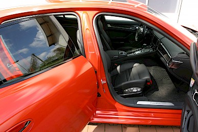 Vollverklebung Porsche Panamera Turbo Von Schwarz In Rot Glanzend  (Bild 6/9)