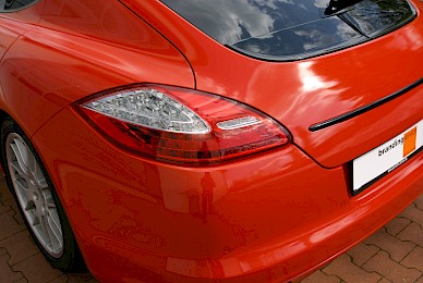 Vollverklebung Porsche Panamera Turbo Von Schwarz In Rot Glanzend  (Bild 7/9)