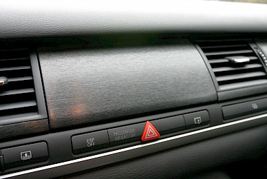 Interieurfolierung Audi A8 Von Holzdekor In Schwarz Metallic Geburstet  (Bild 6/10)