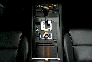 Interieurfolierung Audi A8 Von Holzdekor In Schwarz Metallic Geburstet  (Bild 9/10)