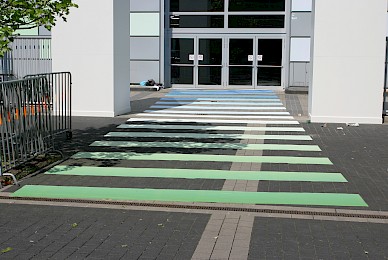 Werbetechnik Beklebung Der Fassade Messe Duesseldorf Bayer Hauptversammlung  (Bild 2/5)