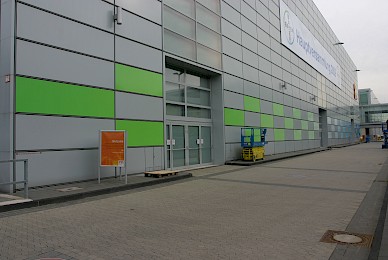 Werbetechnik Beklebung Der Fassade Messe Duesseldorf Bayer Hauptversammlung  (Bild 3/5)