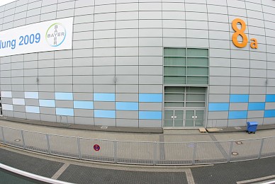 Werbetechnik Beklebung Der Fassade Messe Duesseldorf Bayer Hauptversammlung  (Bild 4/5)