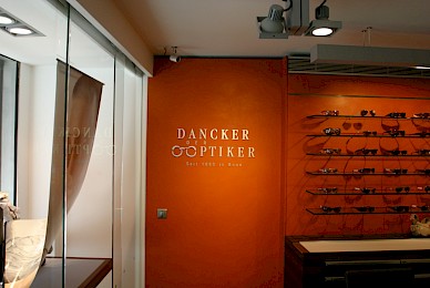 Werbetechnik Beschriftung Mit Metallbuchstaben  Plottexten Und Digitaldrucken 