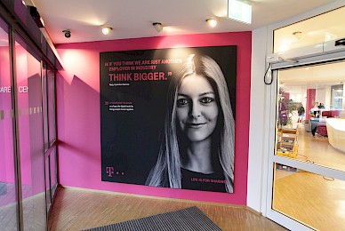 Werbetechnik Beschriftung Telekom Career Center Bonn  (Bild 2/3)