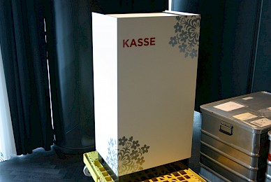 Werbetechnik Dekorbeklebung Von Moebeln Kameha Grand Hotel  (Bild 3/5)