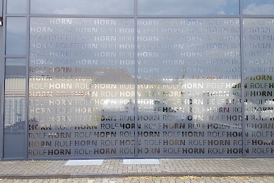 Werbetechnik Fensterbeschriftung Mit Plottexten Negativ 01 