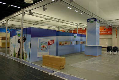 Werbetechnik Vollverklebung Messestand Bayernland  (Bild 2/6)