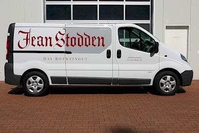 Fahrzeugbeschriftung Opel Vivaro Weingut Jean Stodden Fenster 