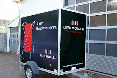 Fahrzeugbeschriftung Anhaenger Dirk Muller Gebaeudedienste  (Bild 2/4)