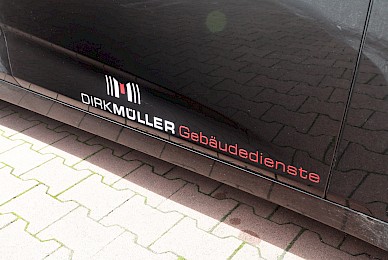 Fahrzeugbeschriftung Bmw 2er Dirk Muller Gebaeudedienste  (Bild 3/7)