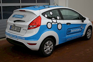 Fahrzeugbeschriftung Ford Fiesta Teilbeklebung Blau Die Fairnetzer  (Bild 3/4)